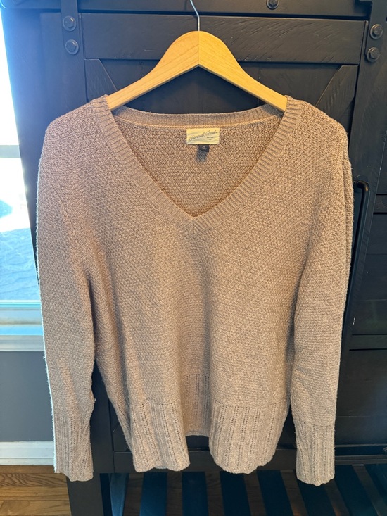 Universal Thread Sweaters - Universal Thread V-neck Sweater
